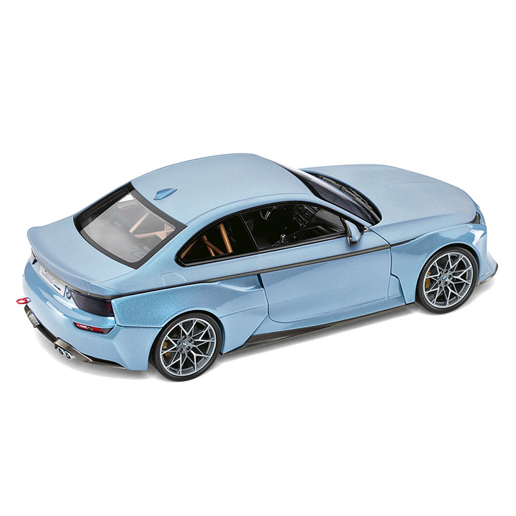 Модель автомобиля BMW 2002 Hommage, Ice Blue, 1:18