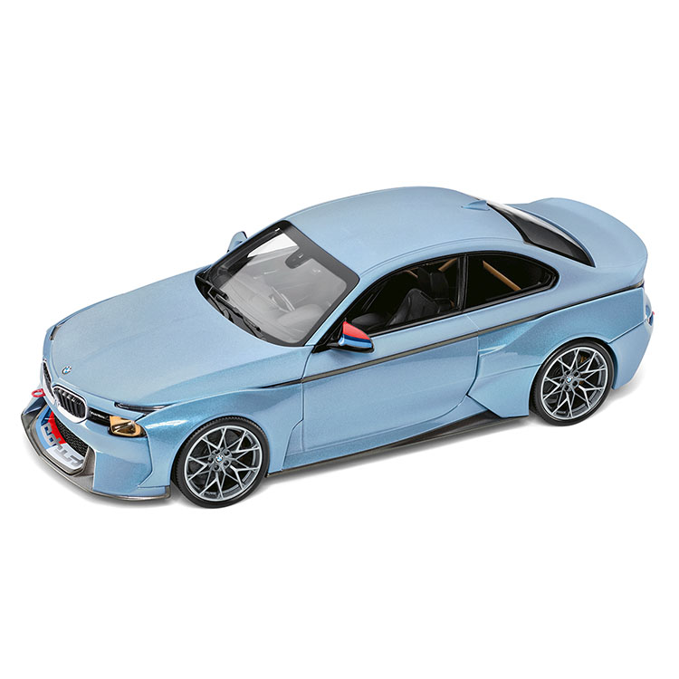 Модель автомобиля BMW 2002 Hommage, Ice Blue, 1:18