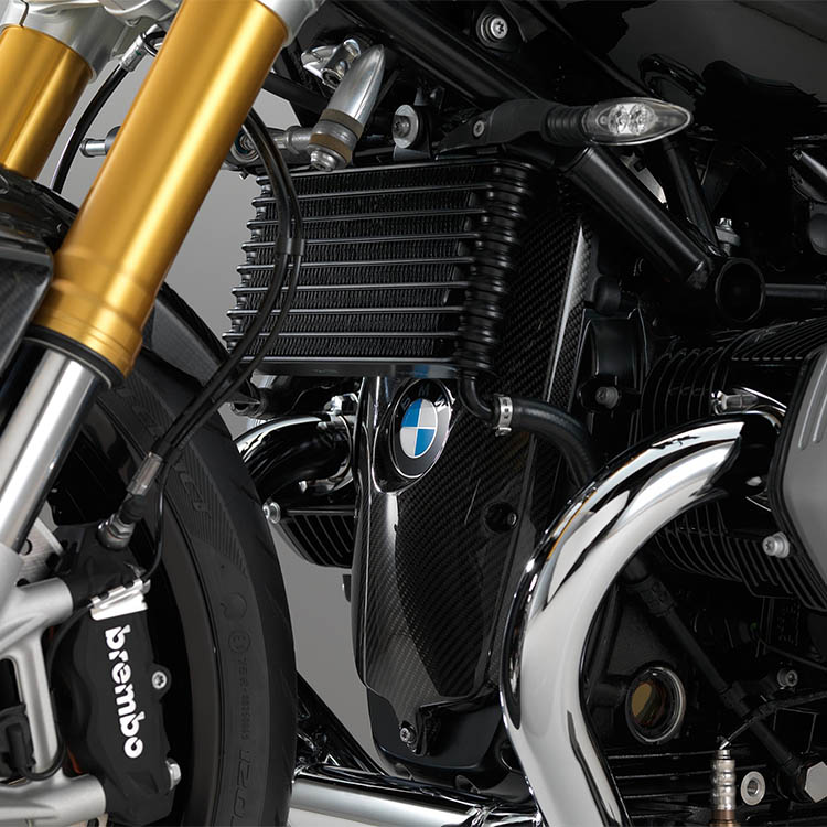 картинка Карбоновая крышка двигателя BMW от магазина BMW Collection