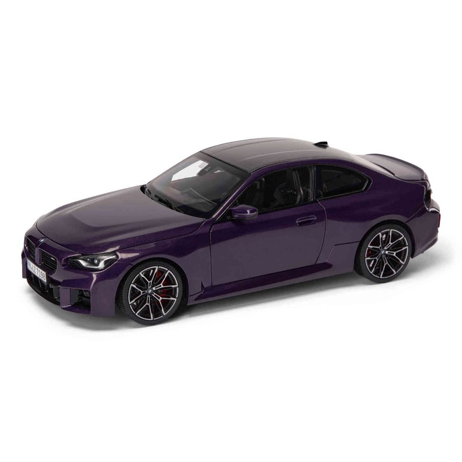 Коллекционная модель BMW M2 (G87) Twilight Purple в масштабе 1:18