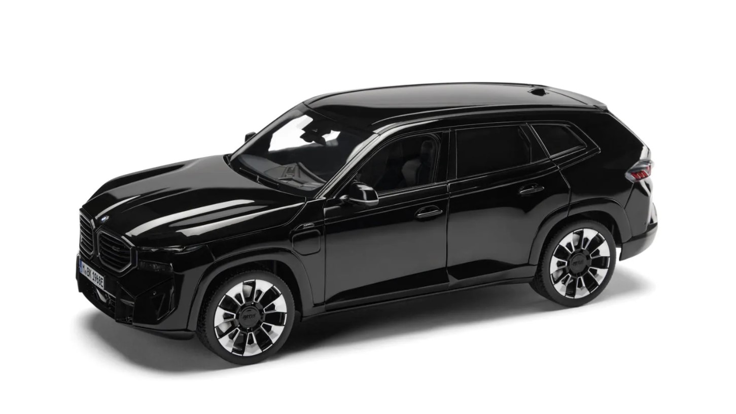 Коллекционная модель BMW XM (G09) Black Sapphire в масштабе 1:18